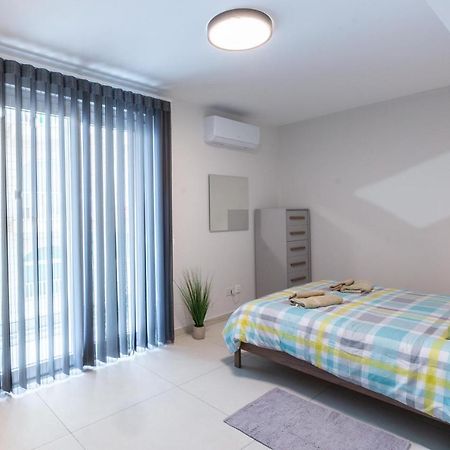 Seafront Luxury Apartment セント・ポールズ・ベイ エクステリア 写真