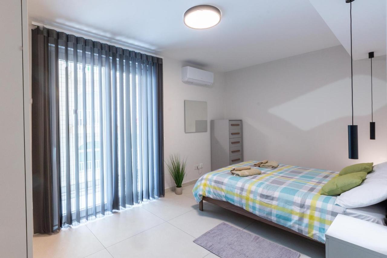 Seafront Luxury Apartment セント・ポールズ・ベイ エクステリア 写真
