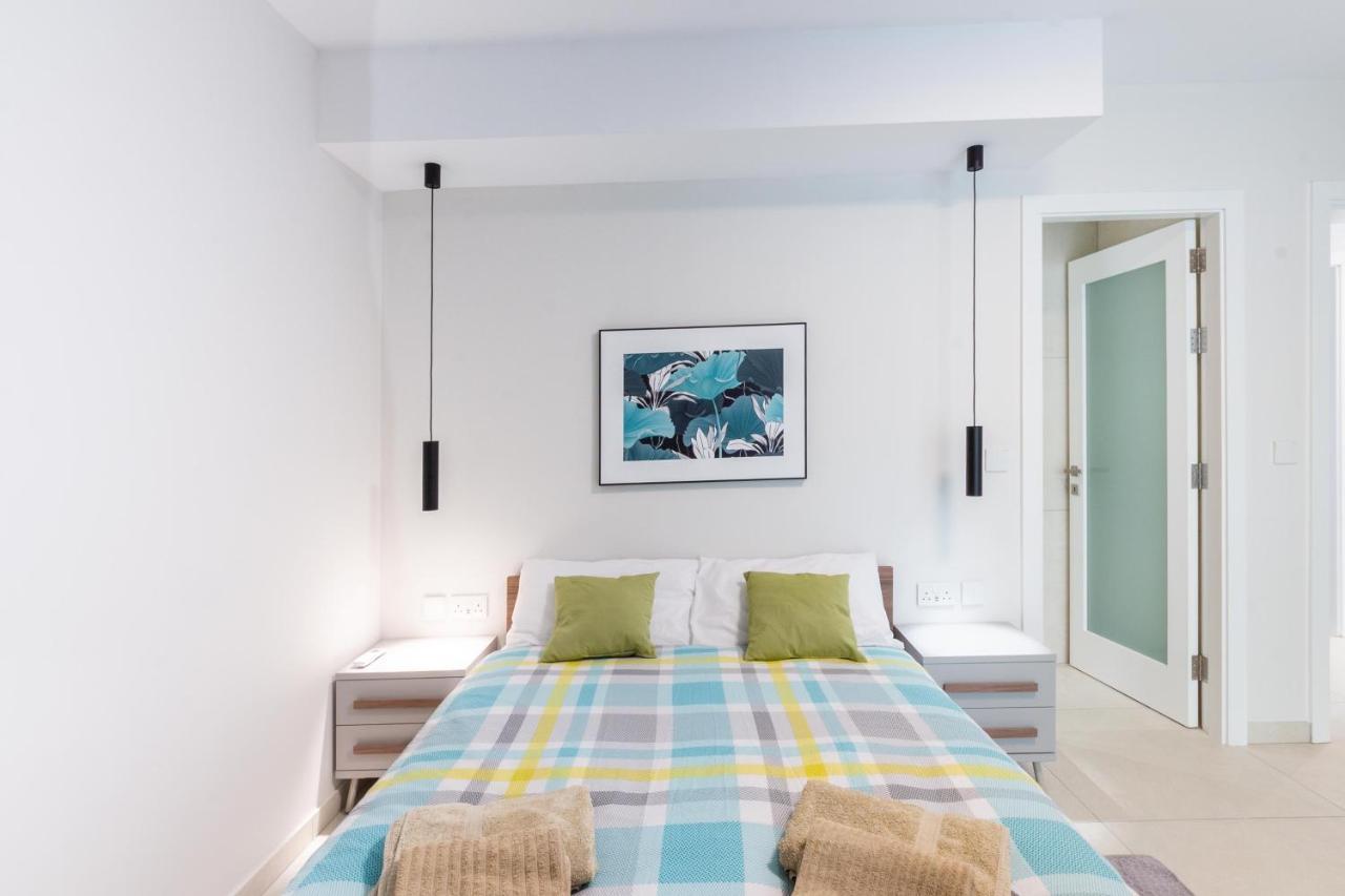 Seafront Luxury Apartment セント・ポールズ・ベイ エクステリア 写真