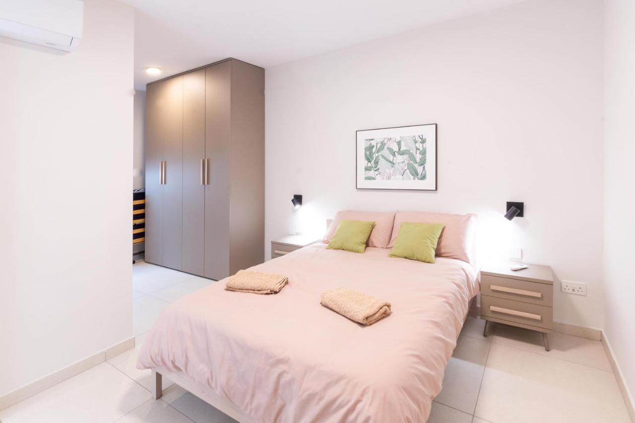Seafront Luxury Apartment セント・ポールズ・ベイ エクステリア 写真